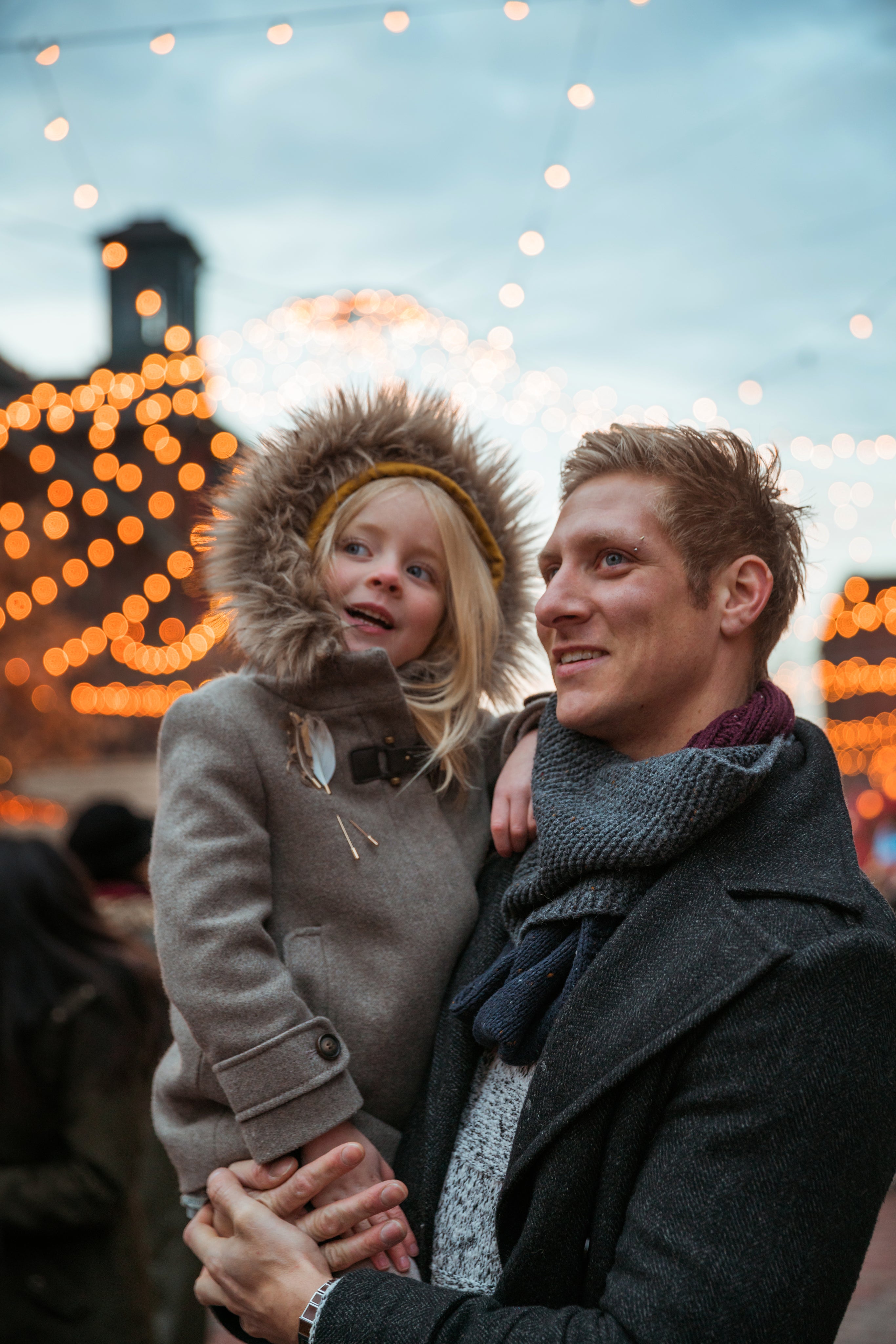 files/father-daughter-on-holiday-lights.jpg