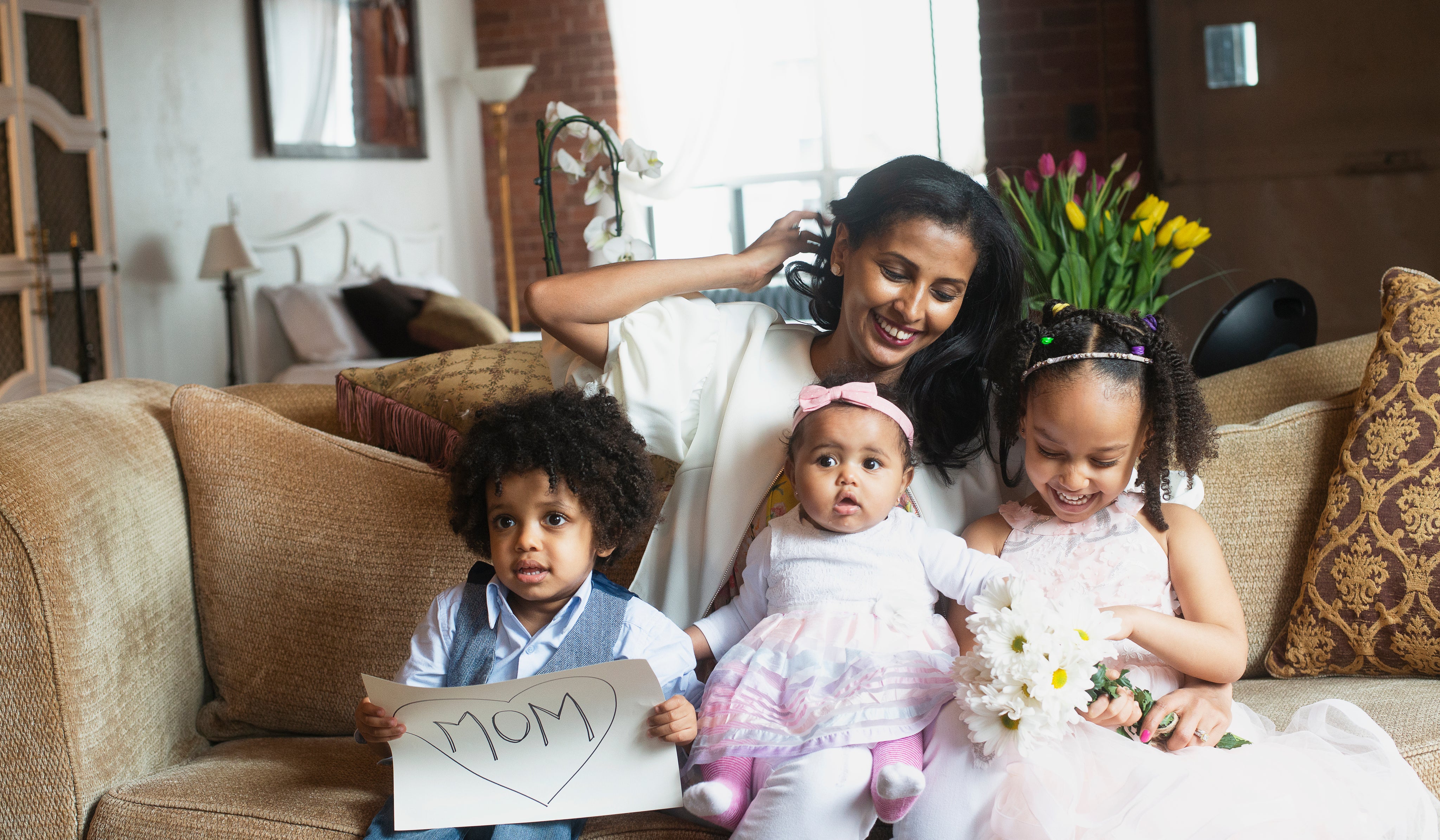 files/smiling-mom-and-children.jpg